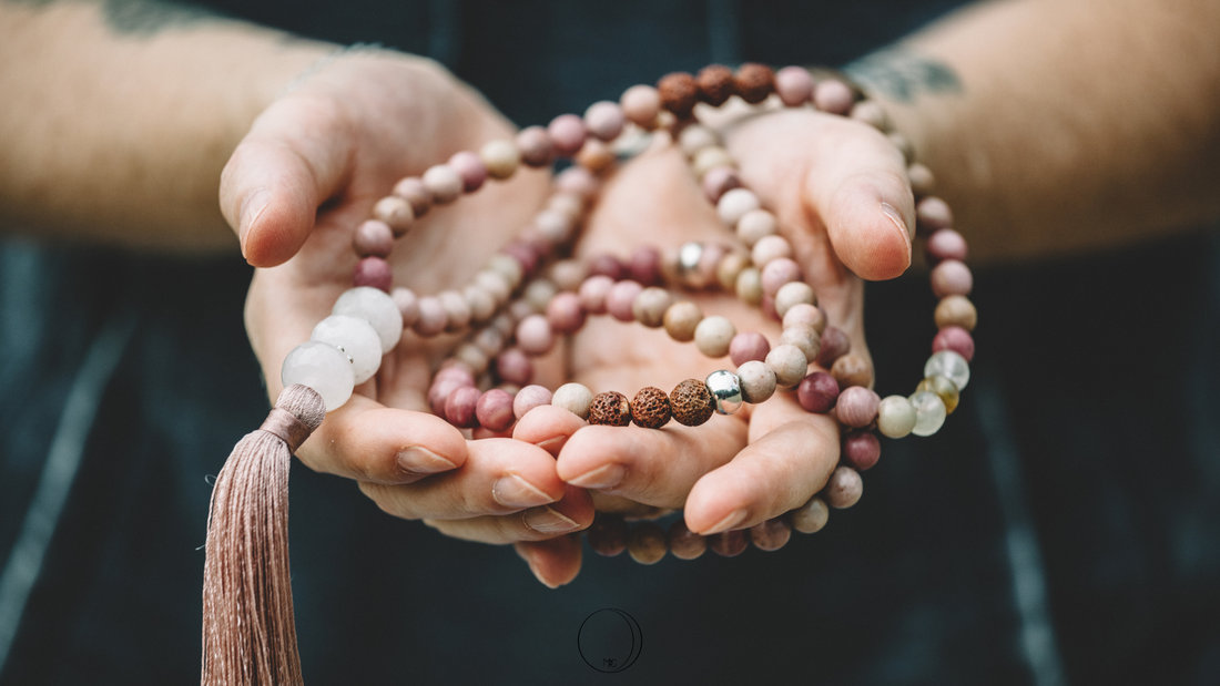 Explorez la Sagesse et la Sérénité avec les Malas : Guide Complet sur les Colliers de Méditation