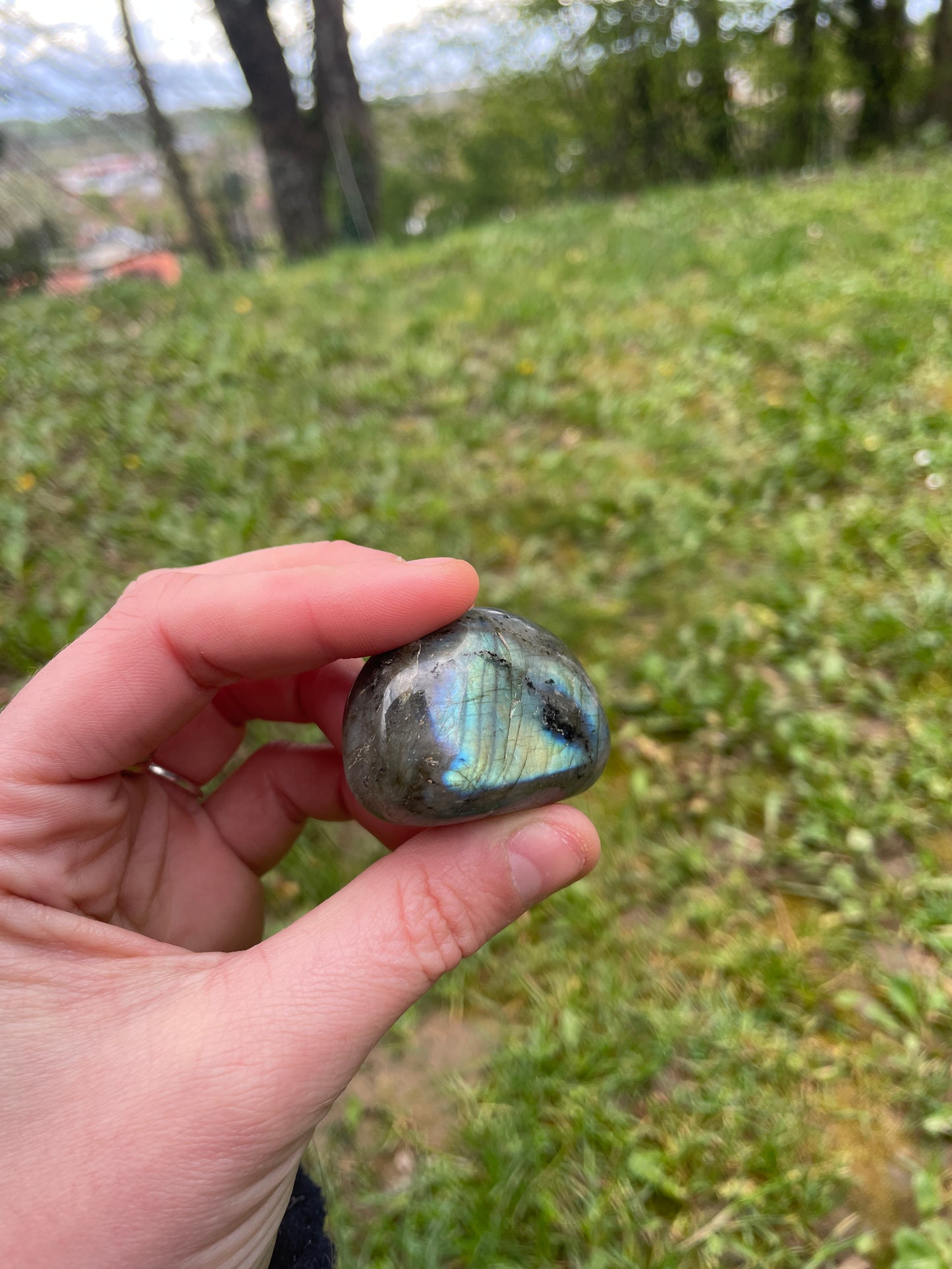 Galet en Labradorite