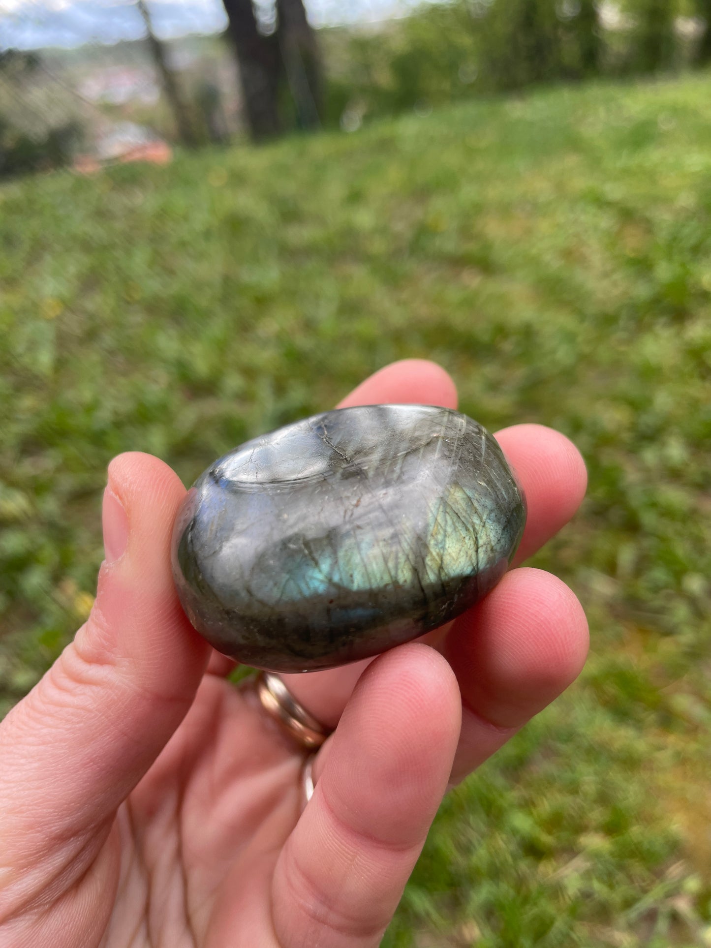 Galet en Labradorite