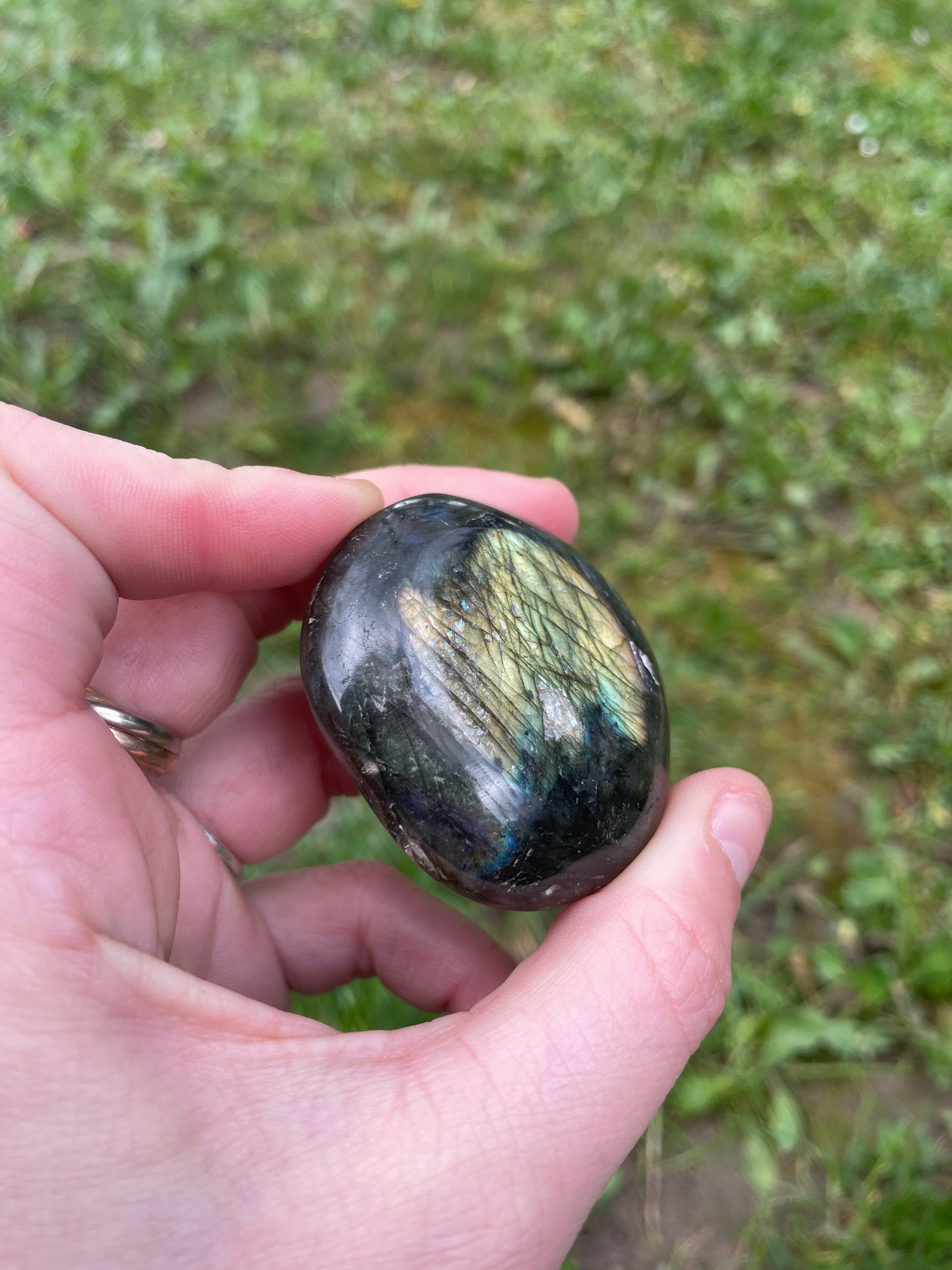 Galet en Labradorite