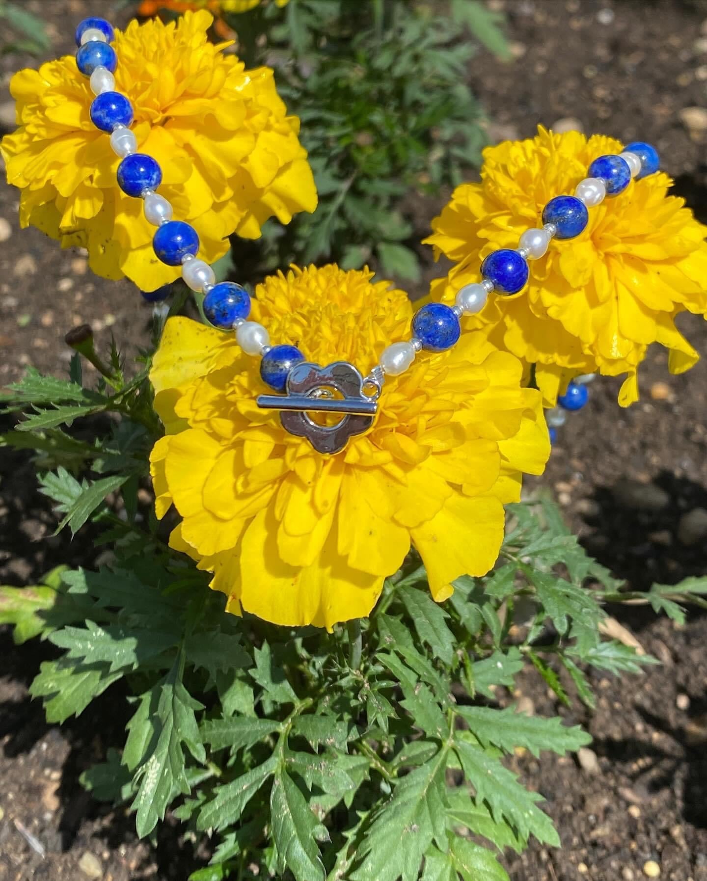 Flower Necklace - Lapis-Lazuli and cultured pearls